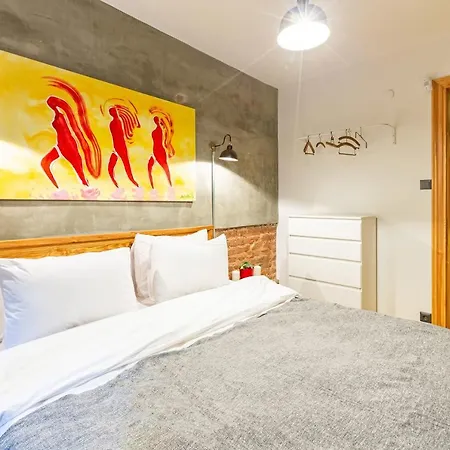 Apartment Missafir Well-designed With Calming Backyard In The Heart Of Nisantasi, Sisli Istanbul